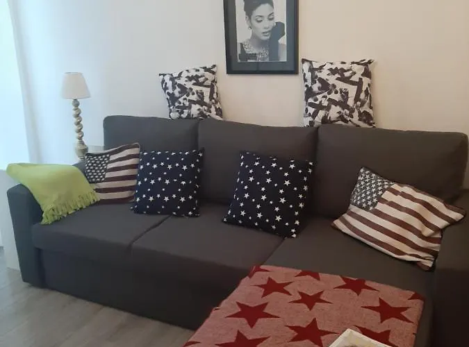 Hollywood Kosciuszki * وودج