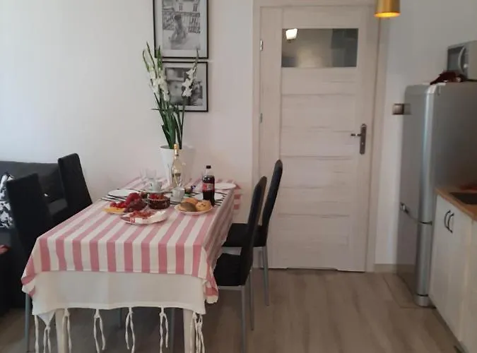 Hollywood Kosciuszki アパート *