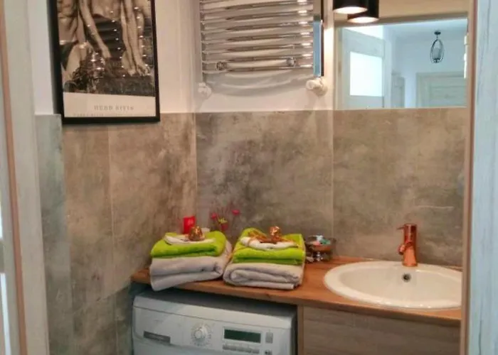 アパート Hollywood Kosciuszki ウッチ